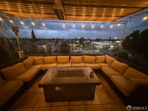 2-8739 Thermal St, Oakland, CA, 94605-4017 | Card Image