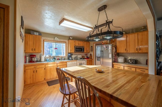 1077 Us Highway 89 S, House other with 3 bedrooms, 3 bathrooms and null parking in Gardiner MT | Image 22