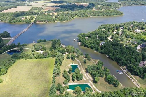 1 Fox Hollow Dr, Hillsboro, IL, 62049-2211 | Card Image