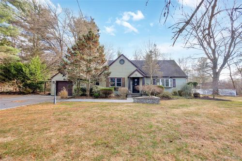 12 Summerset Dr, Smithtown, NY, 11787-1718 | Card Image