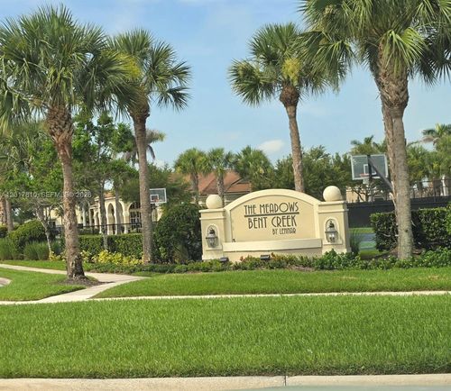 831 Bent Creek Dr, Fort Pierce, FL, 34947-1327 | Card Image