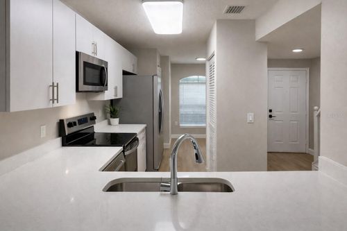 14639 Par Club Cir, TAMPA, FL, 33618-2742 | Card Image