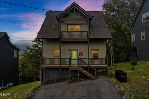 2125 Eagle Feather Dr, Sevierville, TN, 37876-0690 | Card Image
