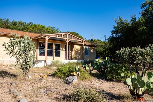2844 Bear Springs Rd, Pipe Creek, TX, 78063-5331 | Card Image