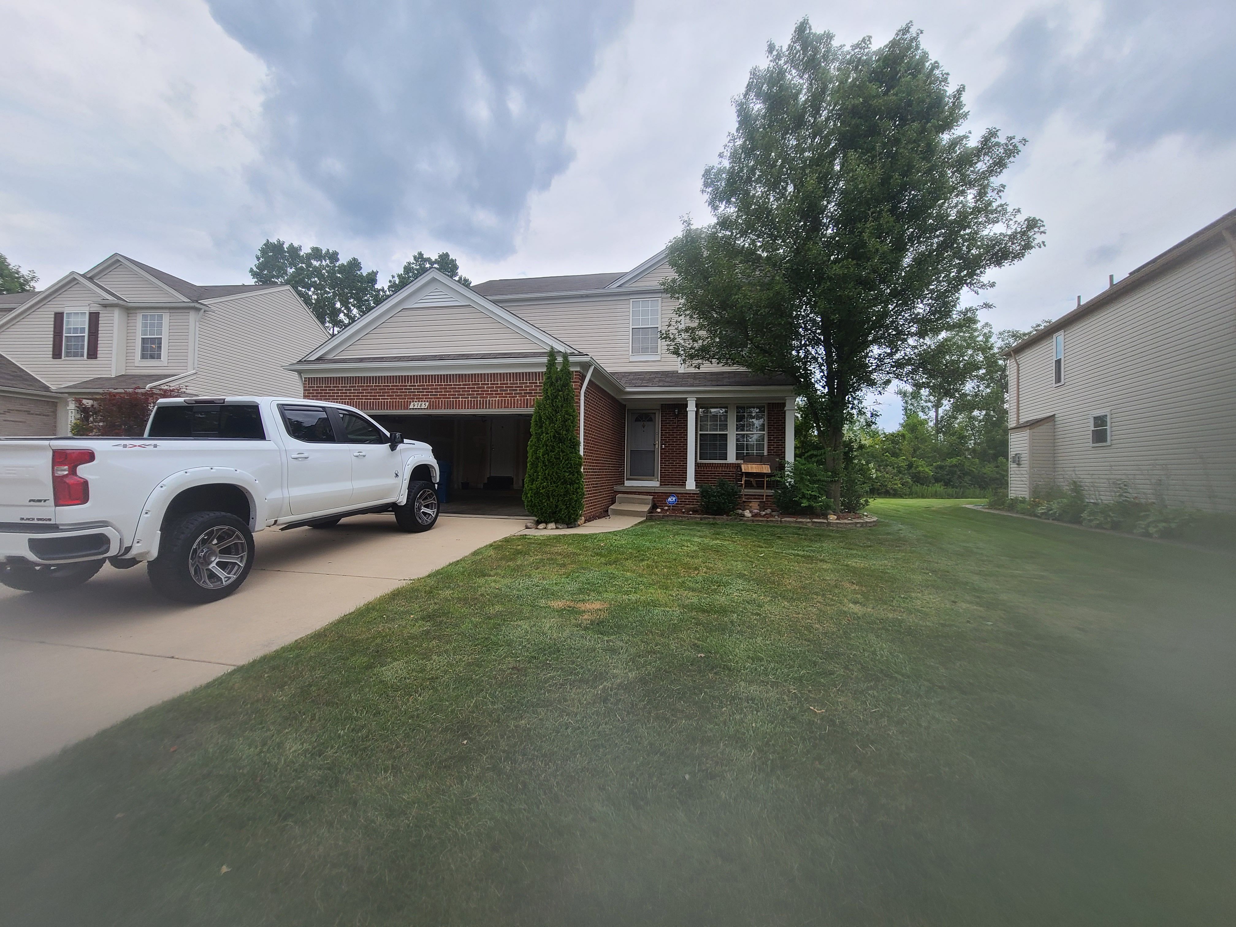 Ravenshire Dr, Ypsilanti, MI 48198