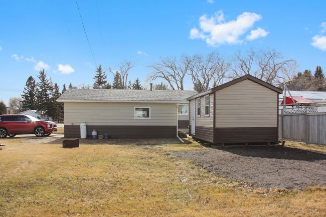 4801 48 Avenue, Home with 3 bedrooms, 1 bathrooms and 2 parking in Forestburg AB | Image 33