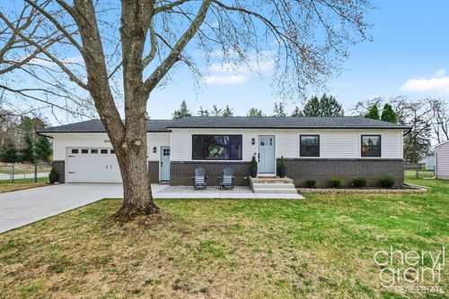 4040 Ziverts St Ne, Rockford, MI, 49341-9211 | Card Image