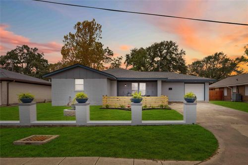 1115 25th Ave N, Texas City, TX, 77590-5524 | Card Image