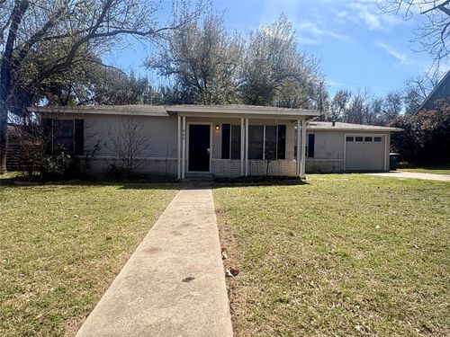 905 Kirk St, Taylor, TX, 76574-1558 | Card Image