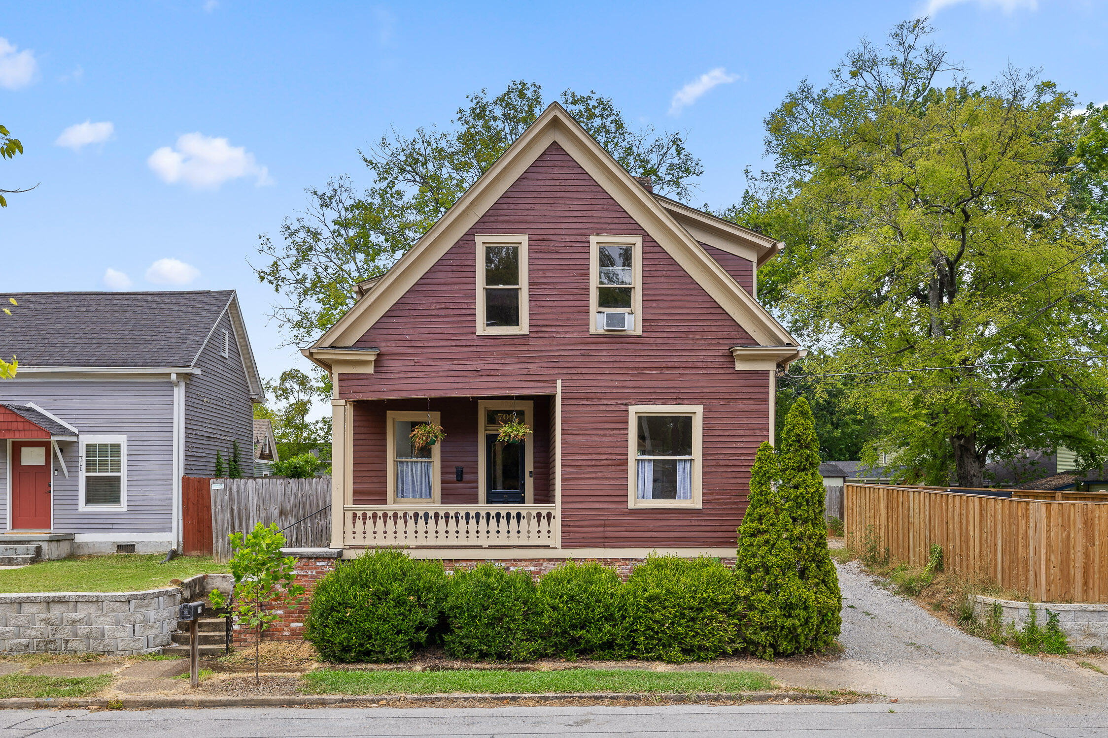 Holly St, Chattanooga, TN 37404