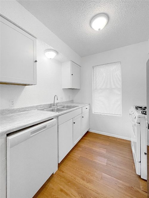 apt-d-5002 Weidemar Ln, Austin, TX, 78745-2447 | Card Image