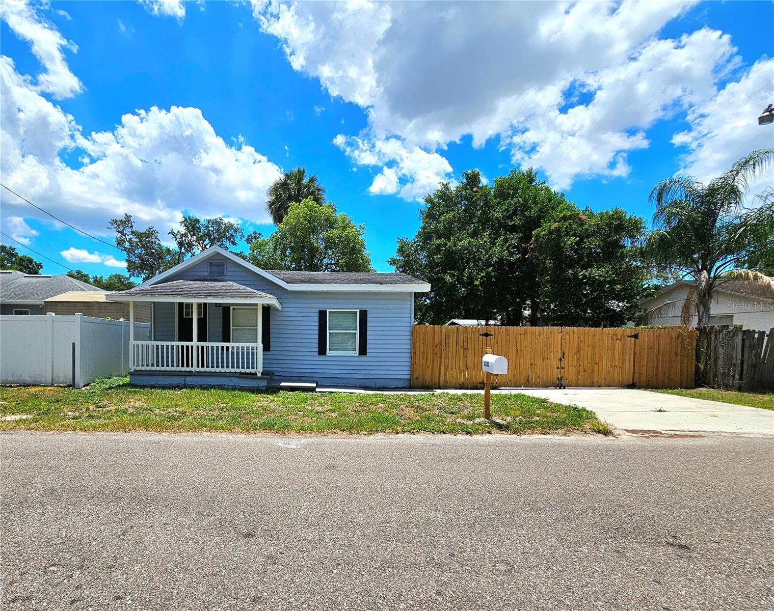 Mobile Ave, Tampa, FL 33610