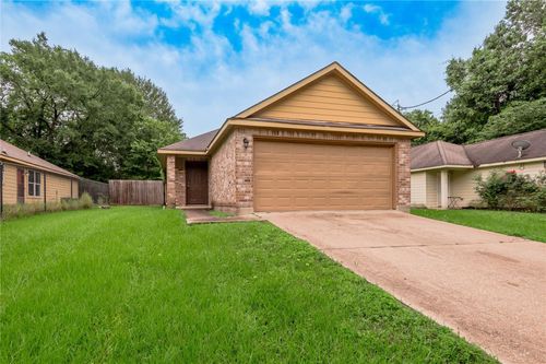 636 Avenue H, Huntsville, TX, 77320-4118 | Card Image