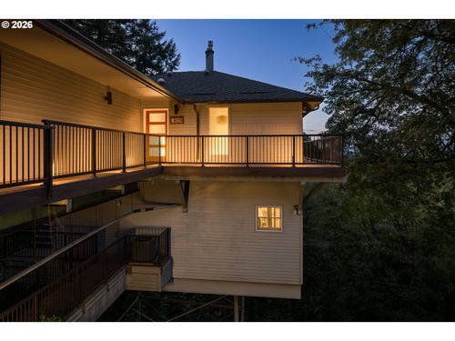2445 Sw Montgomery Dr, Portland, OR, 97201-1729 | Card Image
