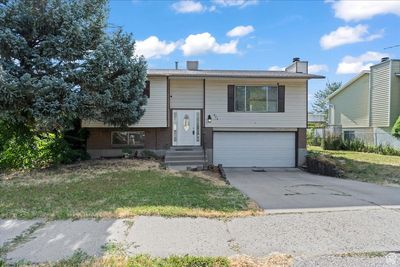 876 N Dorothea Way W, House other with 4 bedrooms, 2 bathrooms and 4 parking in Salt Lake City UT | Image 3