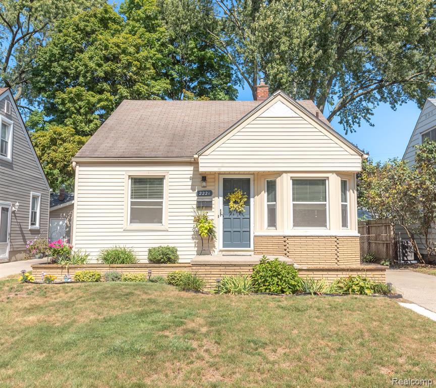 Harwood Ave, Royal Oak, MI 48067