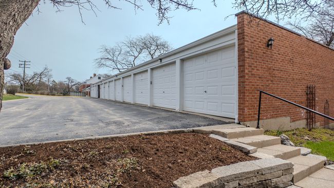 806 - 806 Chanticleer Ln, Condo with 3 bedrooms, 2 bathrooms and 2 parking in Hinsdale IL | Image 30