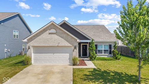 672 Albermarle Dr, Pittsboro, IN, 46167-8829 | Card Image