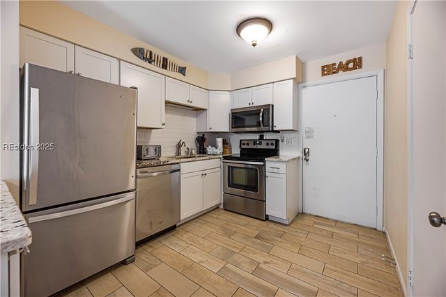 APT-17H - 45 Folly Field Rd, Condo with 2 bedrooms, 2 bathrooms and null parking in Hilton Head Island SC | Image 4