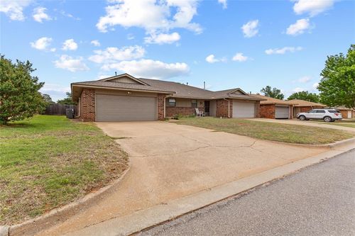 920 N Elm St, Weatherford, OK, 73096-5850 | Card Image