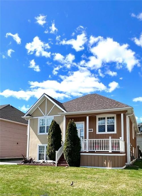 1060 Beach Blvd, Hamilton, ON, L8H6Z4 | Card Image