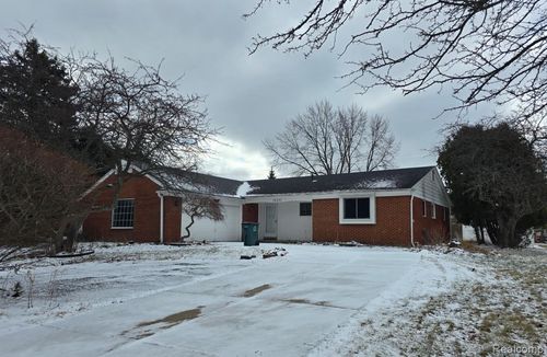 18251 Santa Ann Ave, Lathrup Village, MI, 48076-4571 | Card Image