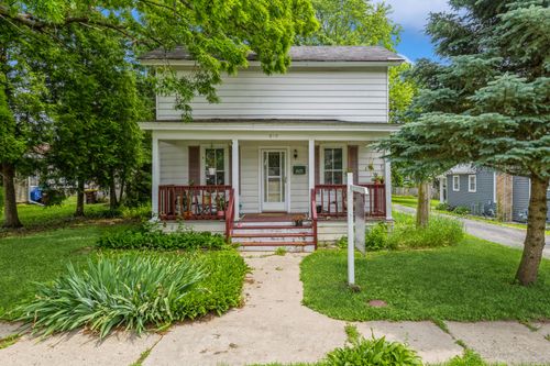605 N Jefferson St, Harvard, IL, 60033-2450 | Card Image