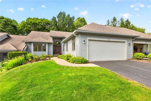 37 Woodcliff Ter, Fairport, NY, 14450-4208 | Card Image