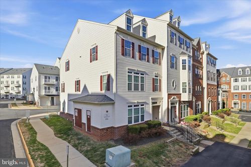 7455 Brunson Cir, GAINESVILLE, VA, 20155-4905 | Card Image