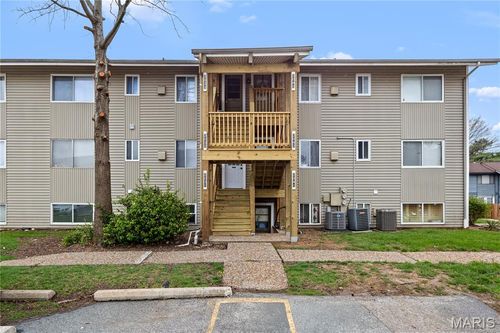2031-2031 Gascony Parc Drive, Lake St Louis, MO, 63367 | Card Image