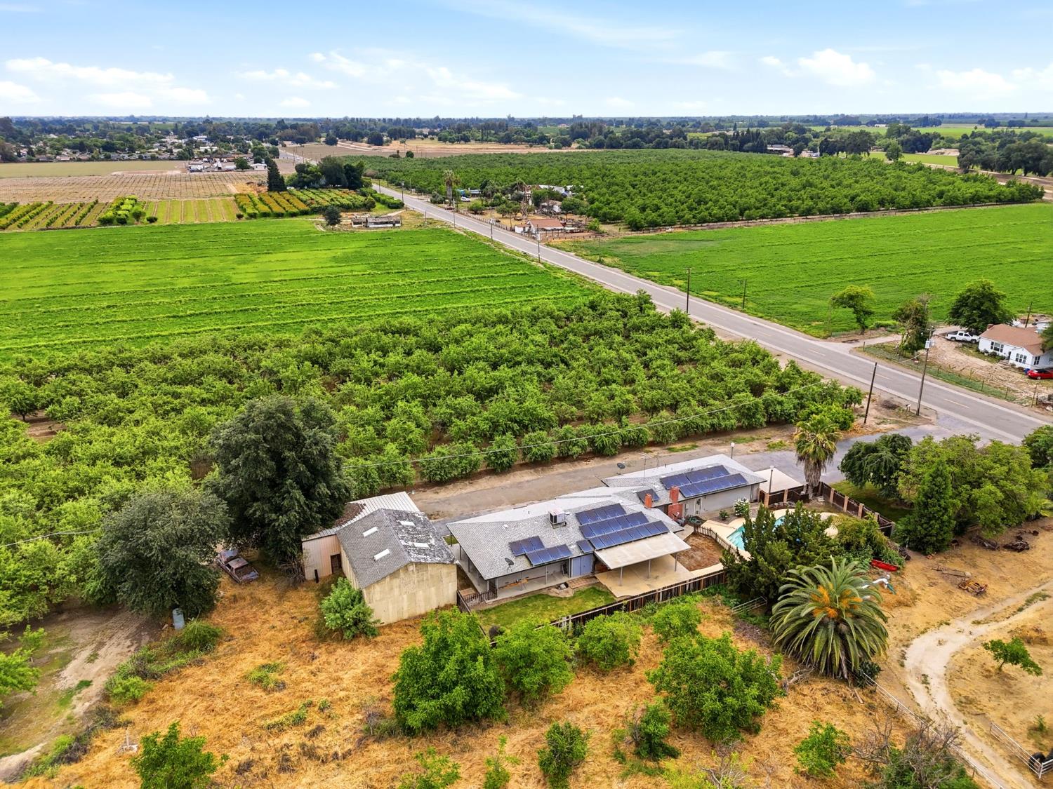 Residential in Laton 2
