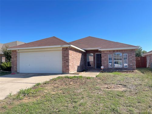 1253 Rosedale Springs Ln, Fort Worth, TX, 76134-4855 | Card Image