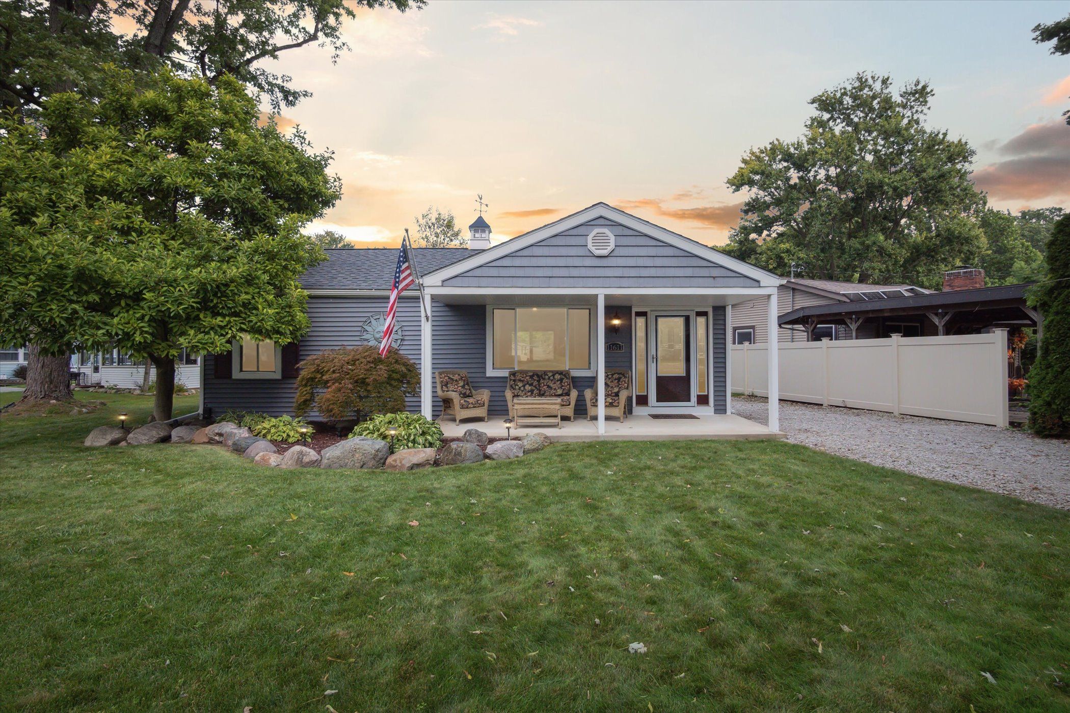 Algonquin Dr, Pinckney, MI 48169