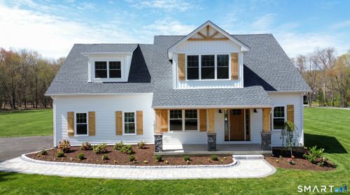 42 Holcomb St, Simsbury, CT, 06070-1110 | Card Image