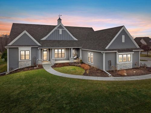W248N2151 Kettle Cove Court, PEWAUKEE, WI, 53072 | Card Image