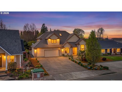 2815 Hazelnut Dr, Woodburn, OR, 97071-9698 | Card Image