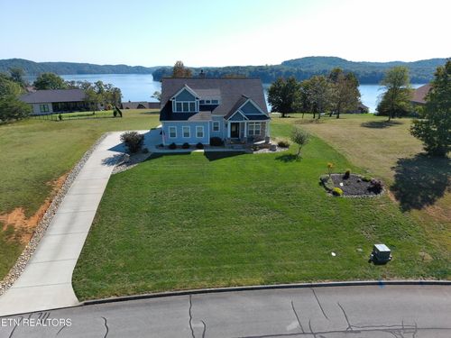 233 Serenity Dr, Harriman, TN, 37748-8595 | Card Image