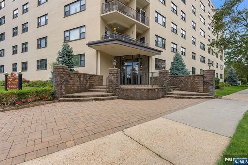 25 Grand Ave, Hackensack, NJ, 07601-4619 | Card Image