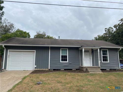 121 E 15th St, Shiner, TX, 77984-5438 | Card Image