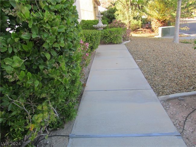 9795 La Cienega St, House other with 5 bedrooms, 3 bathrooms and null parking in Las Vegas NV | Image 4