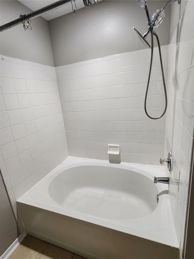 Full bathroom | Image 15
