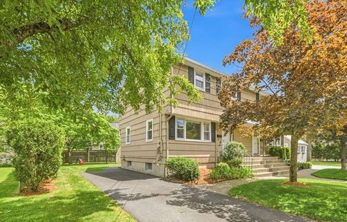 18-18 Bradford Rd, Winchester, MA, 01890-1111 | Card Image