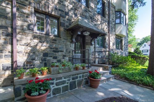 1a-11 Beechtree Ln, Bronxville, NY, 10708-1415 | Card Image