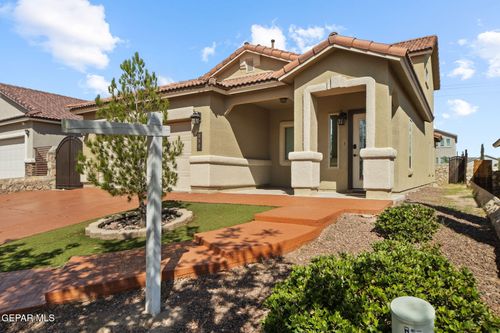 300 Saltford Dr, Horizon City, TX, 79928-6226 | Card Image