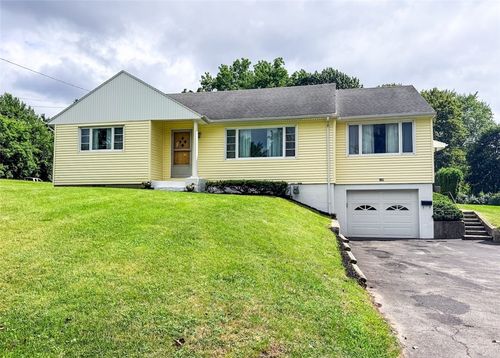 136 Perrine St, Auburn, NY, 13021-1713 | Card Image