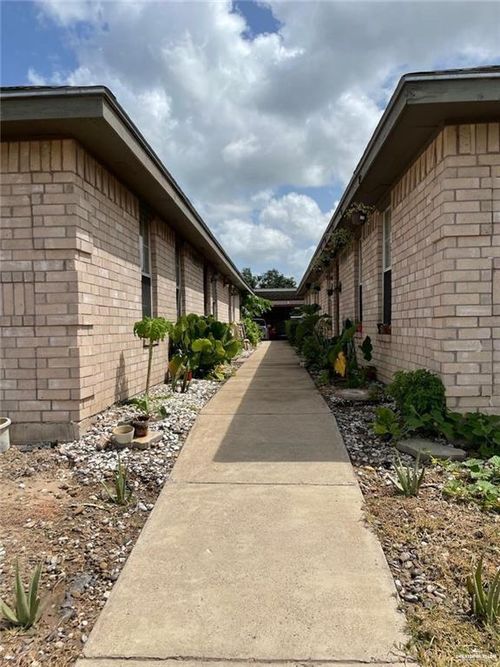 2009 Bracey St, Mission, TX, 78572-9246 | Card Image