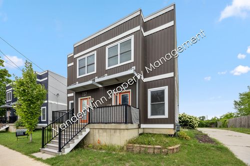 739 Bates St Se, Grand Rapids, MI, 49503-5503 | Card Image
