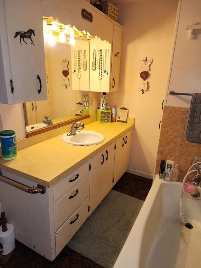2271 200th Street, Home with 4 bedrooms, 1 bathrooms and 2 parking in Humboldt IA | Image 39