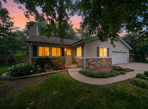 2S445 Sanchez Dr, Warrenville, IL, 60555-1273 | Card Image