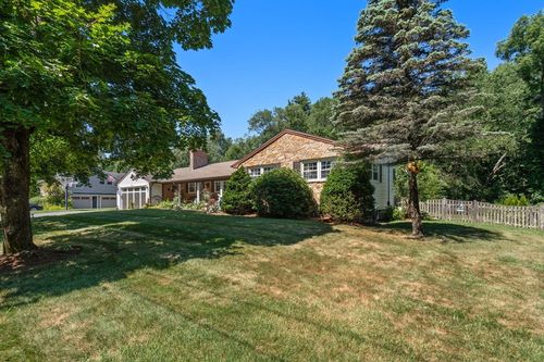 16 Burbank Ln, Lancaster, MA, 01523-2547 | Card Image